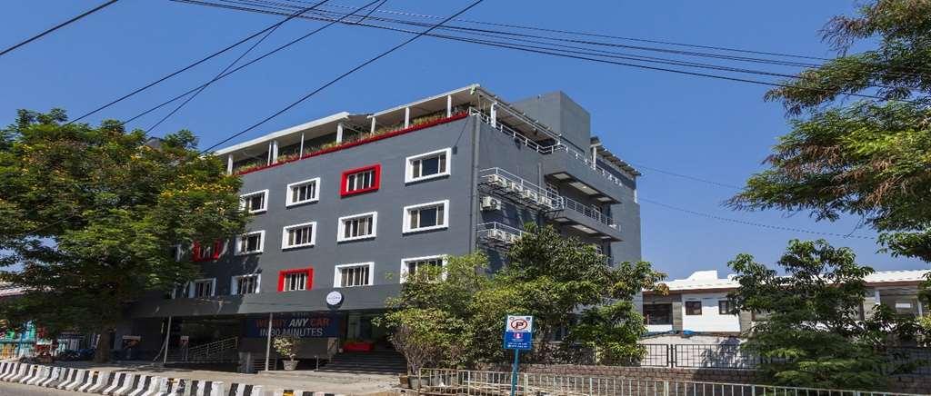 Oyo Townhouse 5 Jubilee Hills Hotel Hyderabad Bagian luar foto