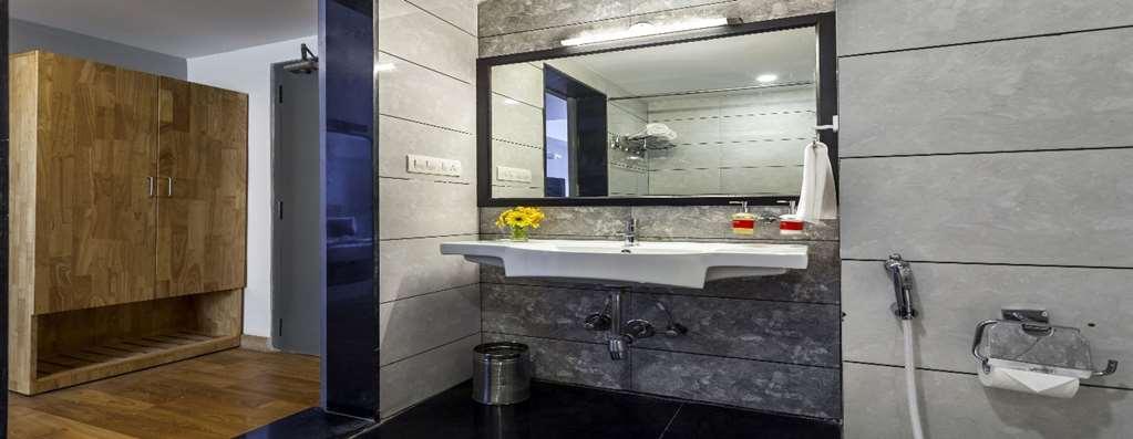 Oyo Townhouse 5 Jubilee Hills Hotel Hyderabad Ruang foto